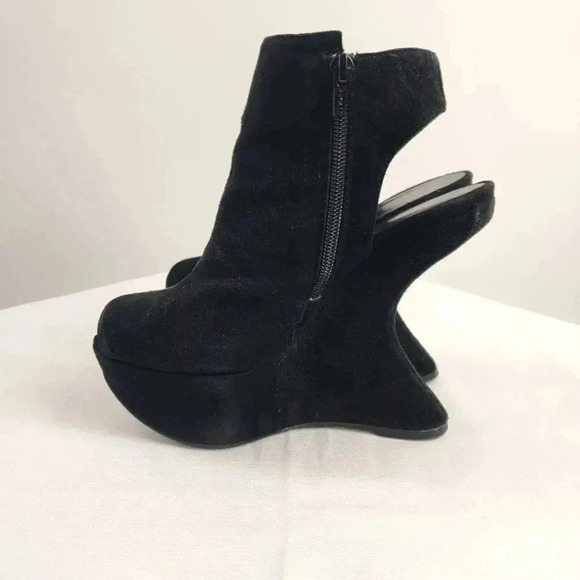 Stuart Wietzman modern anti gravity heelless suede platform booties - Picture 5 of 11